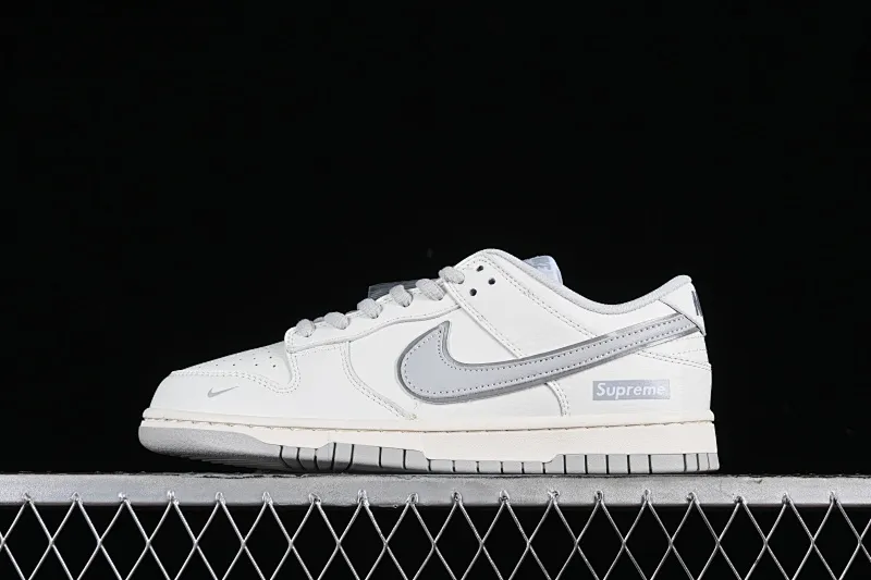 All categories Nk SB Dunk Series Nk SB Dunk Low High-end customized low-top sneakers F version Supreme x Nk SB Dunk Low joint beige color low-top casual sports skateboard shoes RM2308-233